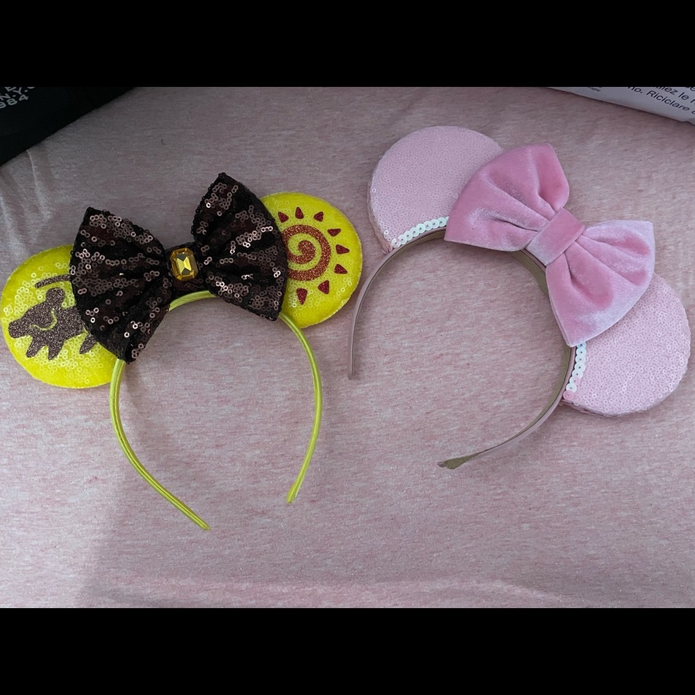 Minnie Mouse ears